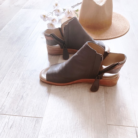 Gee’WaWa Anthropologie leather shootie sandals - Picture 2 of 11
